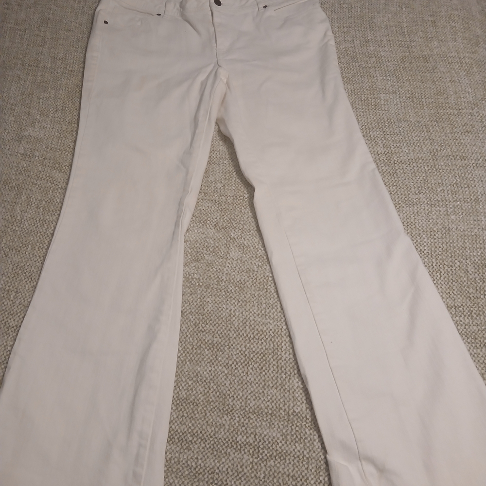 a.n.a White High-Waist Jeans with Branded Button